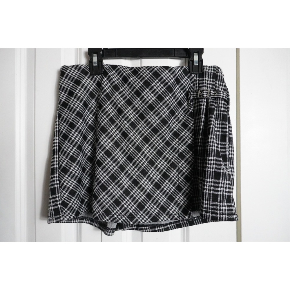 SO Plaid Wrap Skort Skirt Size XL 14/16 Preppy Black White Buckle Detail NWT